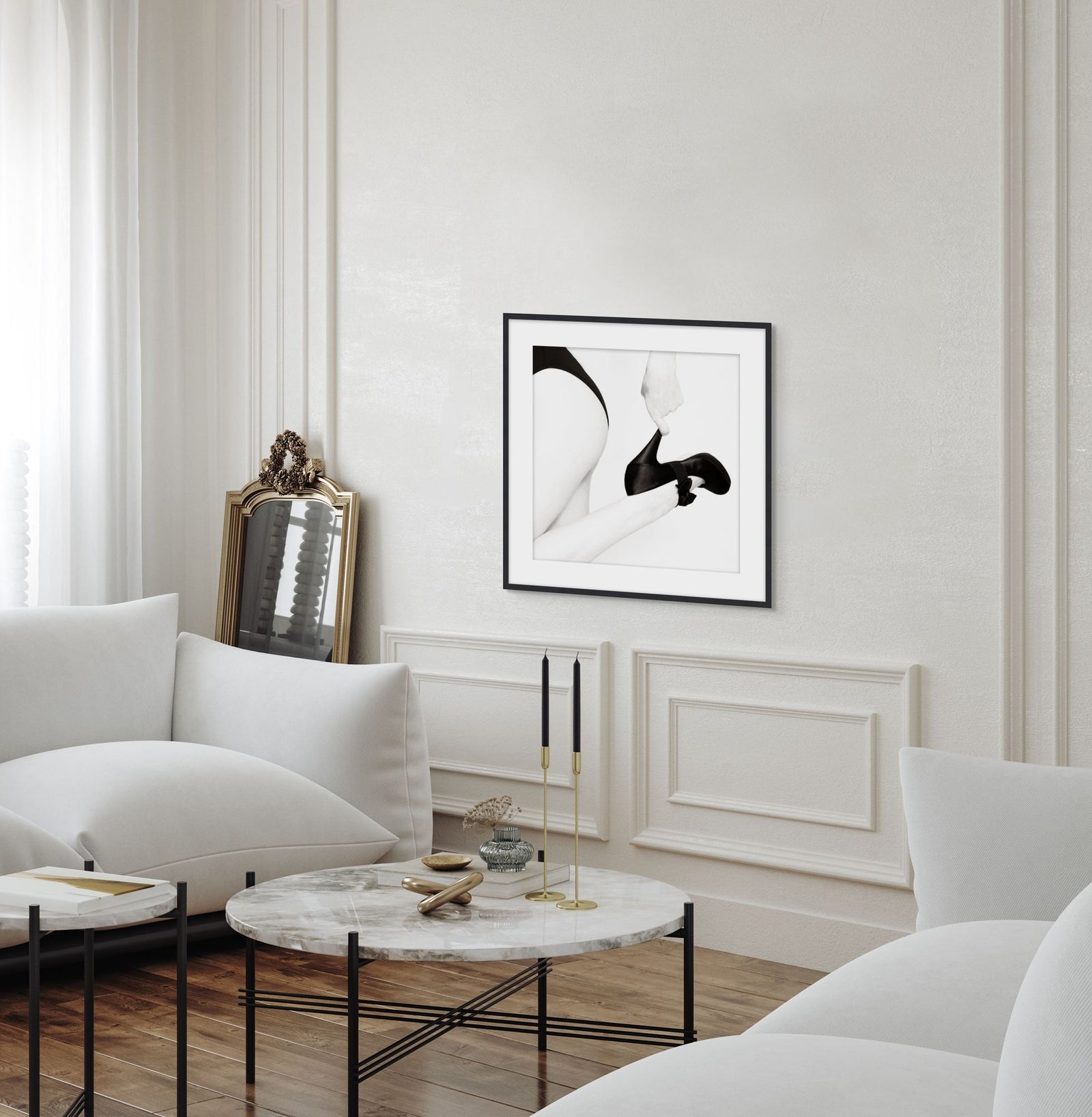 Moda Noire 1 in a room