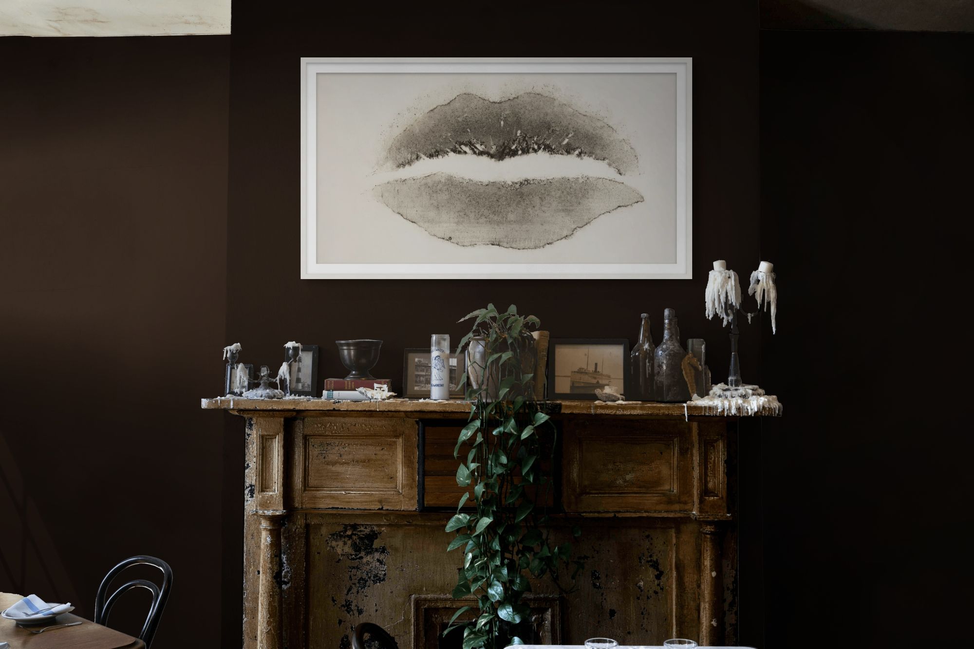 Token Kiss 1 in a room