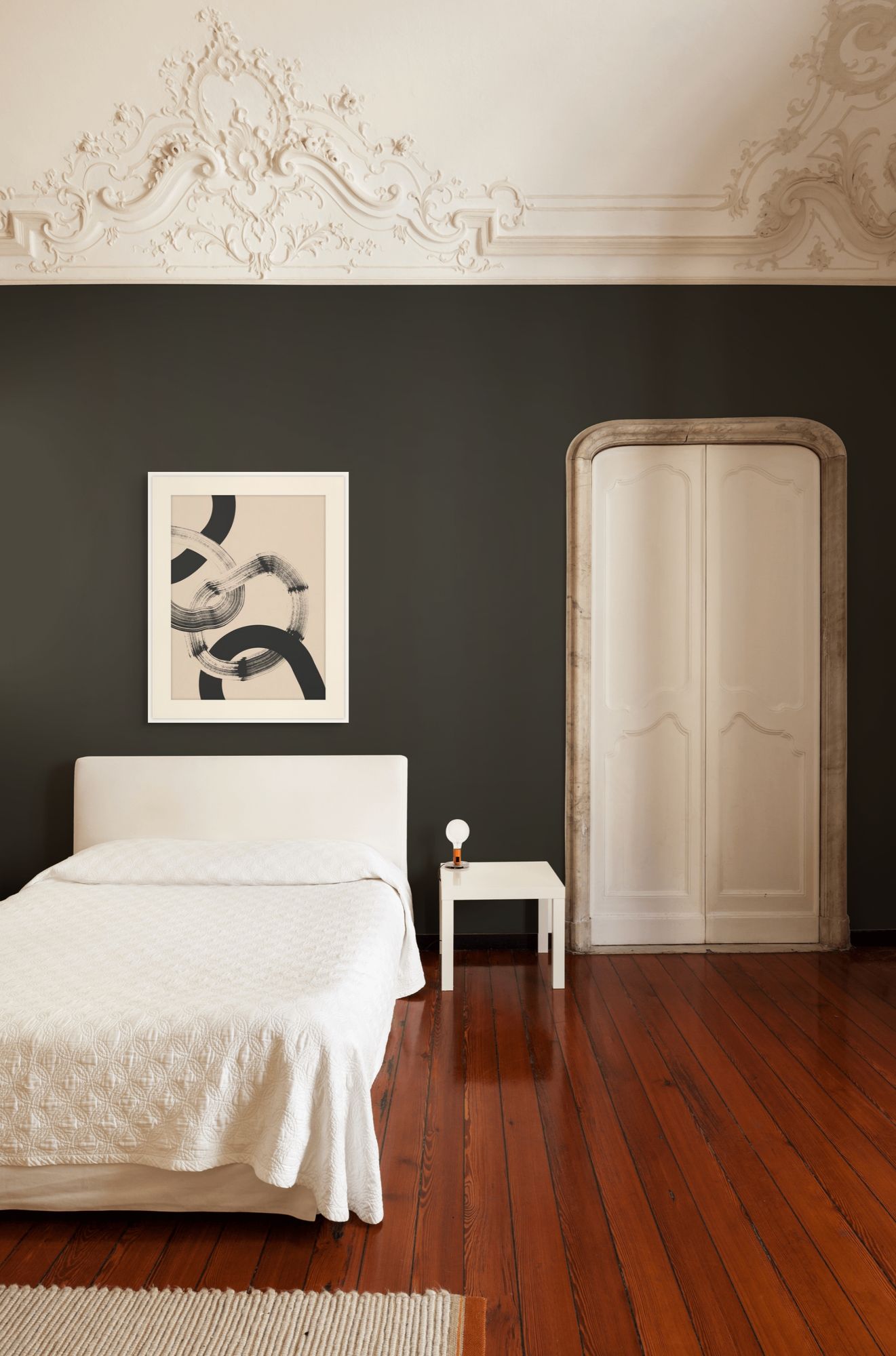 Linear Story 5 in a room
