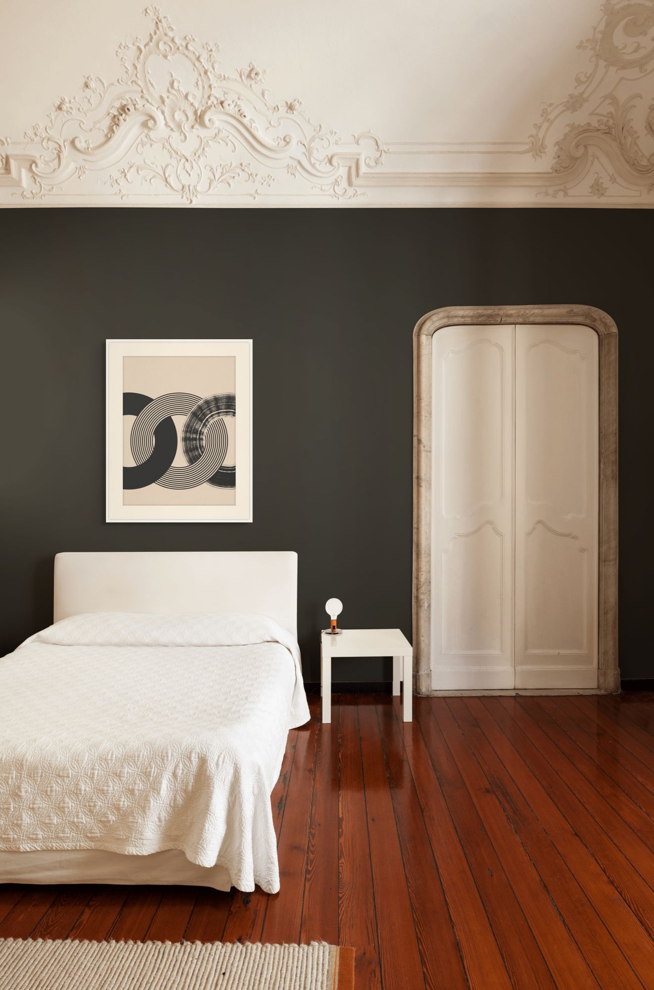 Linear Story 8 in a room