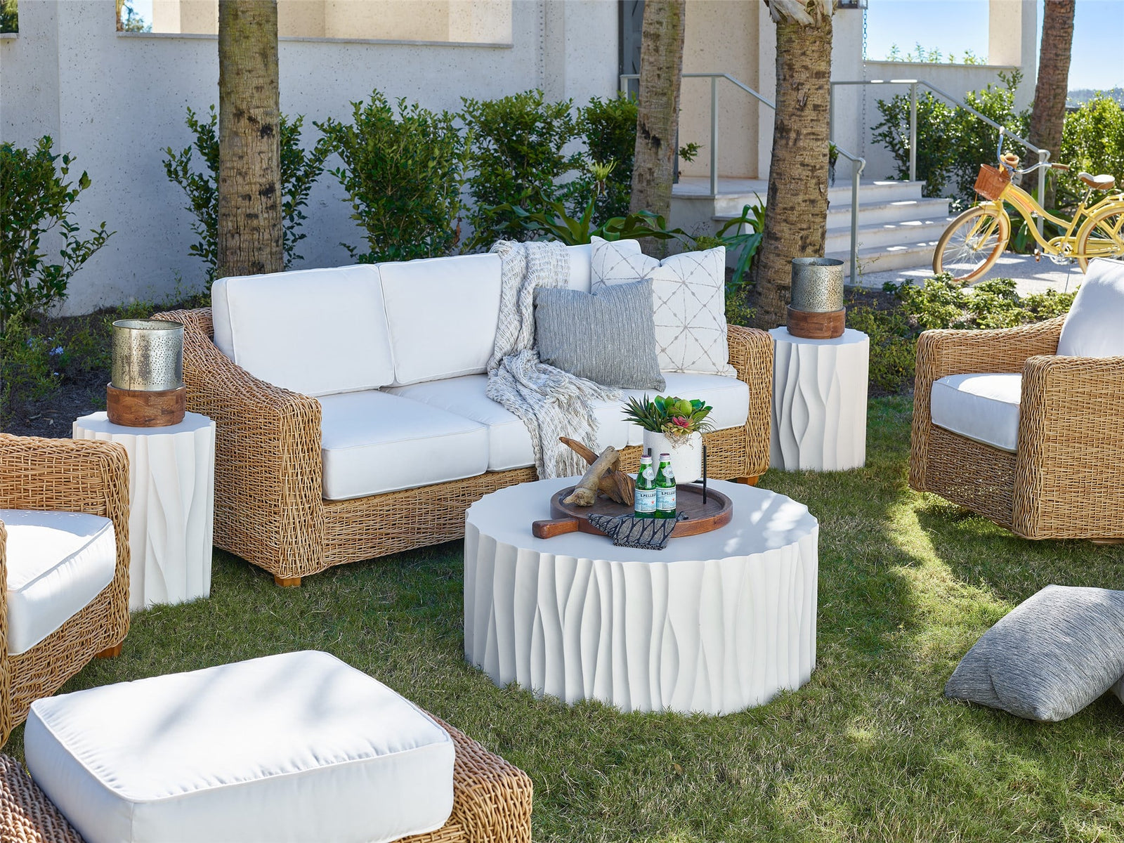 Coastal Living Outdoor Geneva Round Cocktail Table