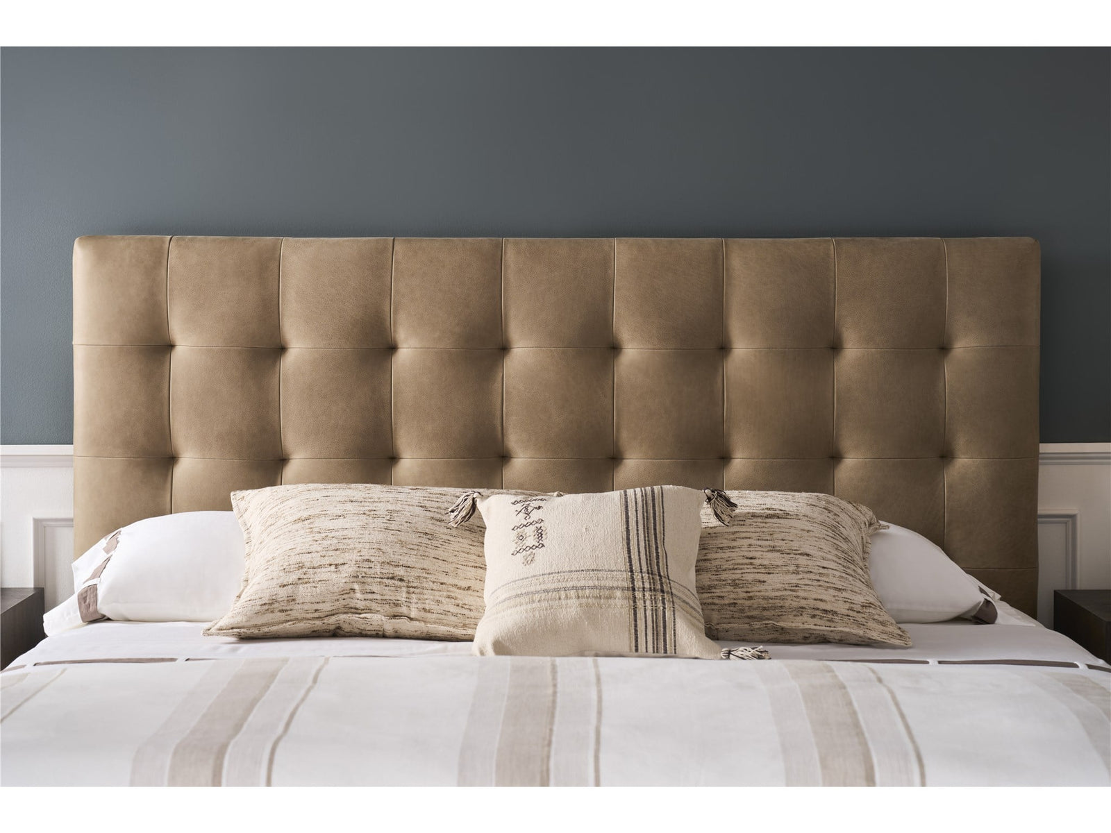 Montclair Montclair Upholstered Bed King
