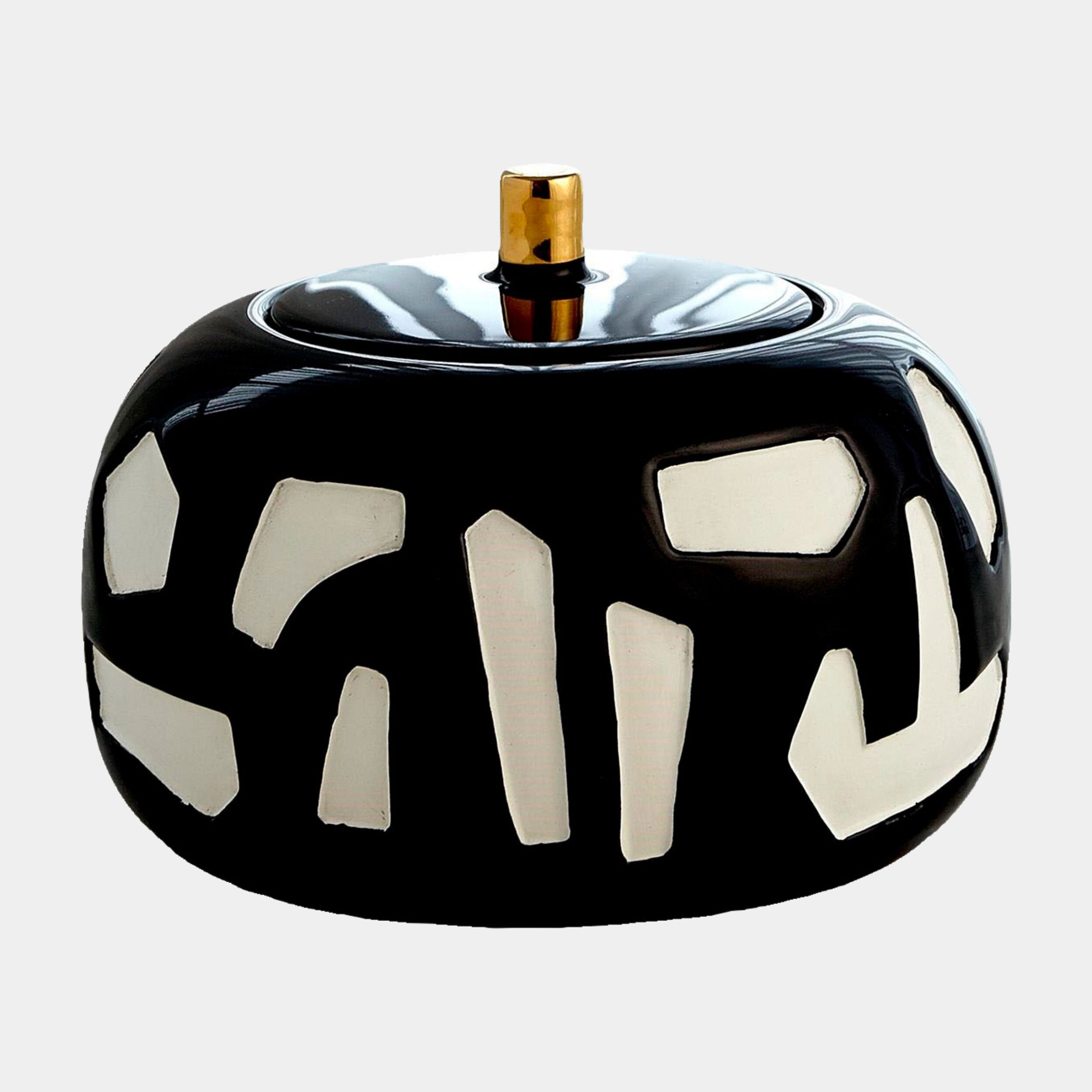 Abstract Jar-White/Black-Sm