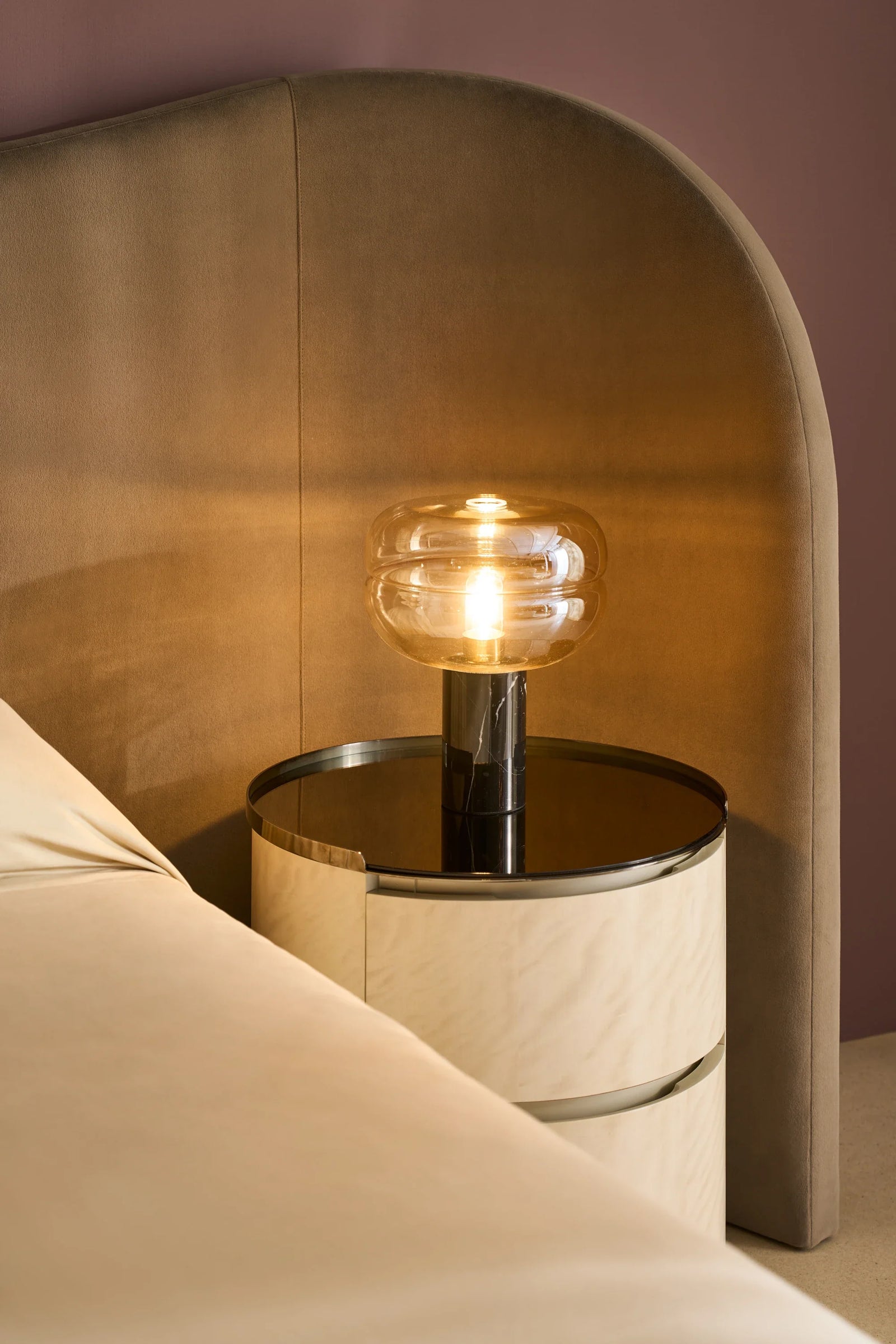 Clio Queen Bed