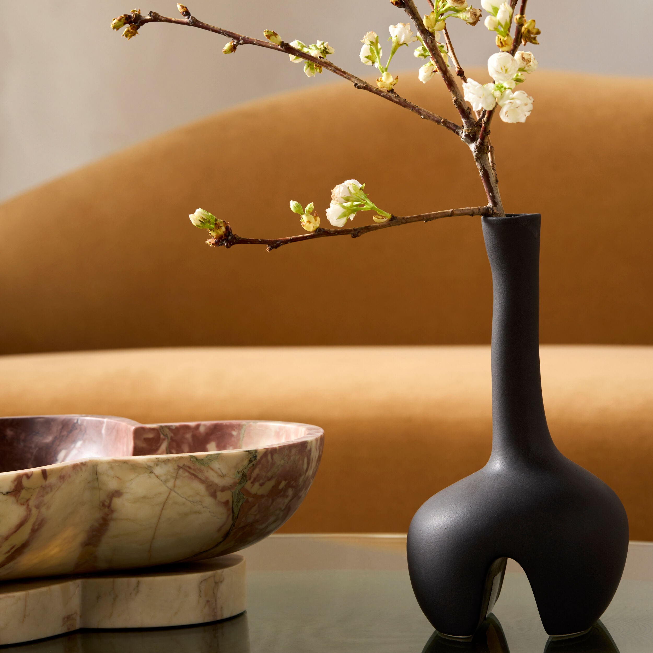 Adama Vase-Black-Short