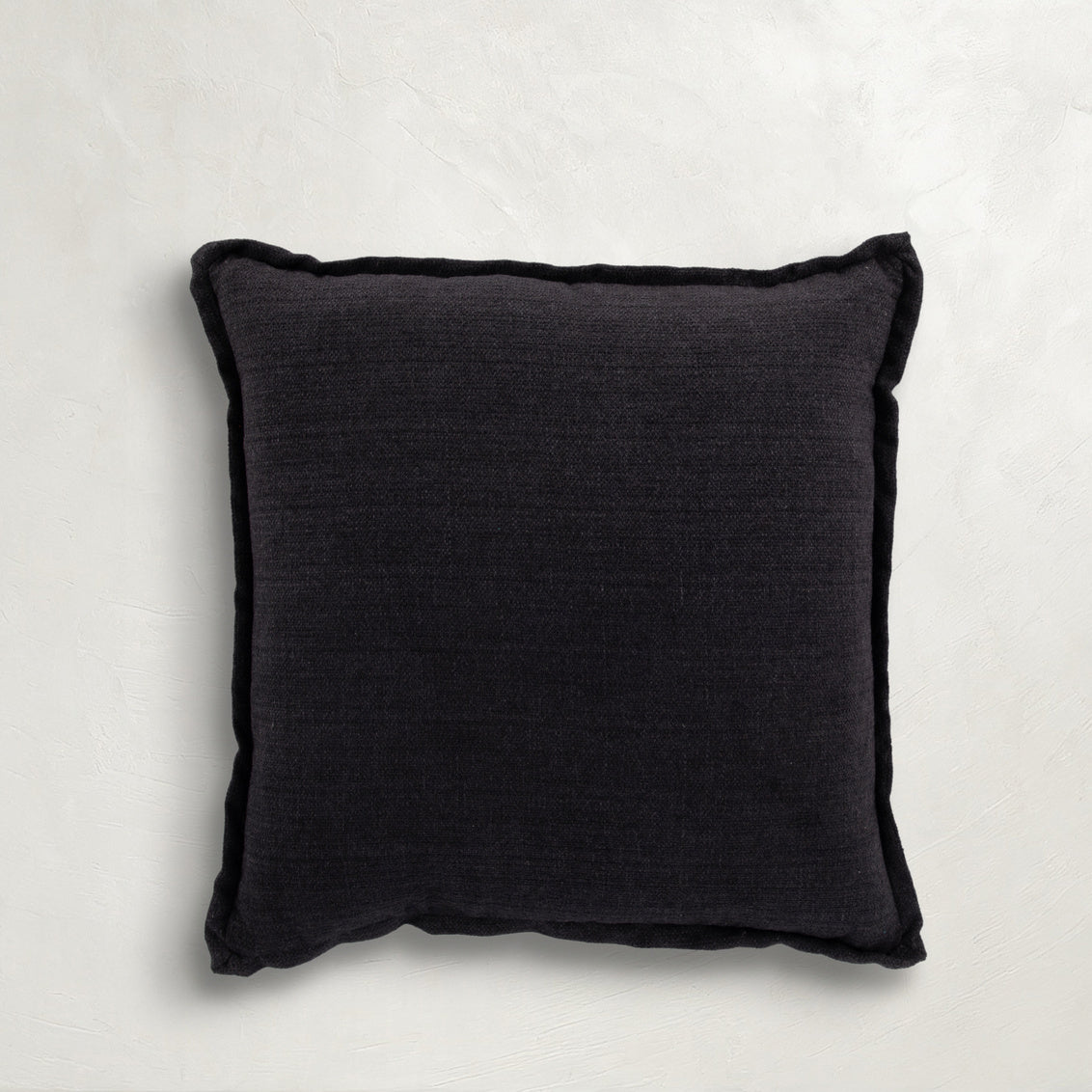 Snug Graphite Poly 20x20