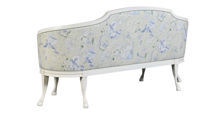 Amour Loveseat