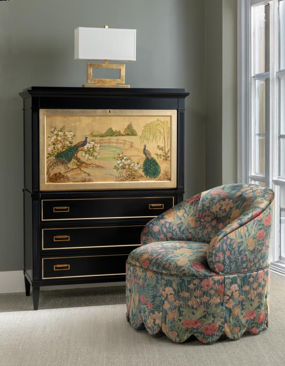 Queen Dorothy Swivel Chair