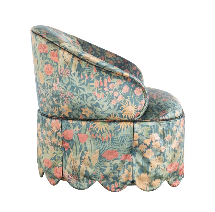 Queen Dorothy Swivel Chair