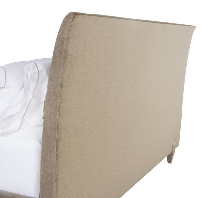 Auvie King Bed