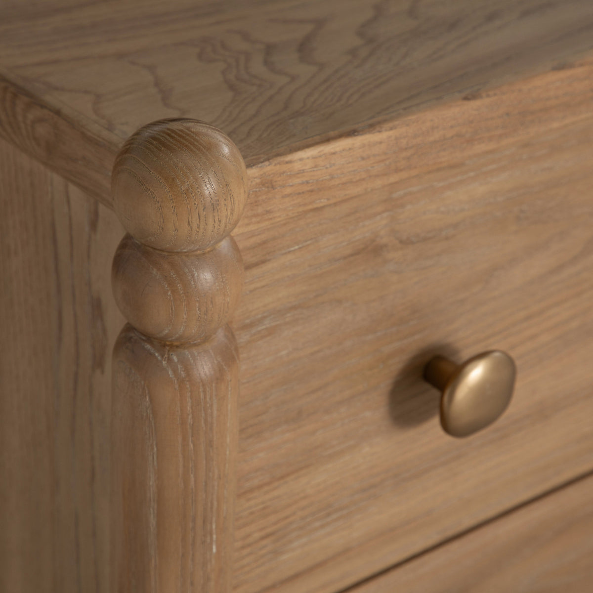 Mira Dresser