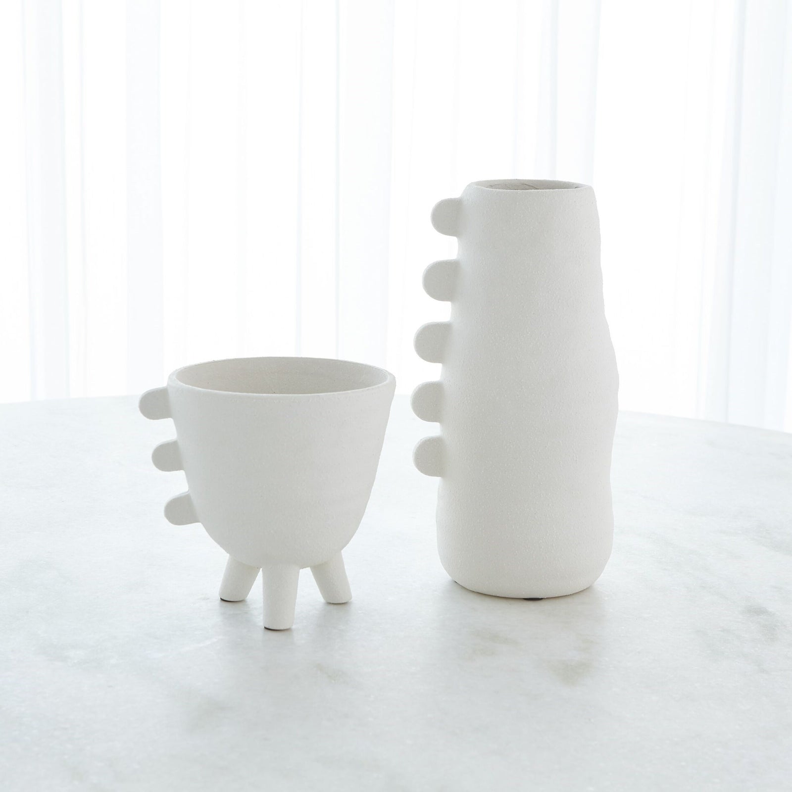Primitive Porcelain 3 Leg Cache Pot-White